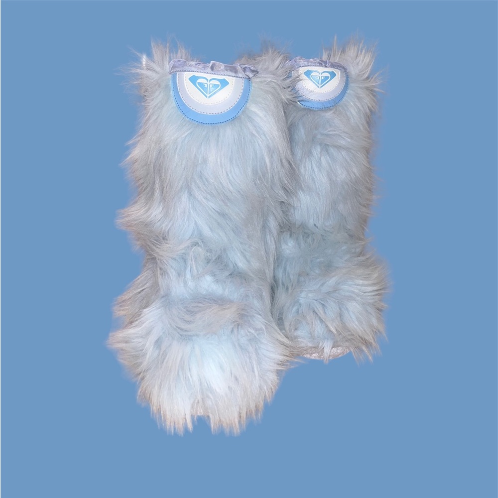 Icy blue yeti Roxy boots